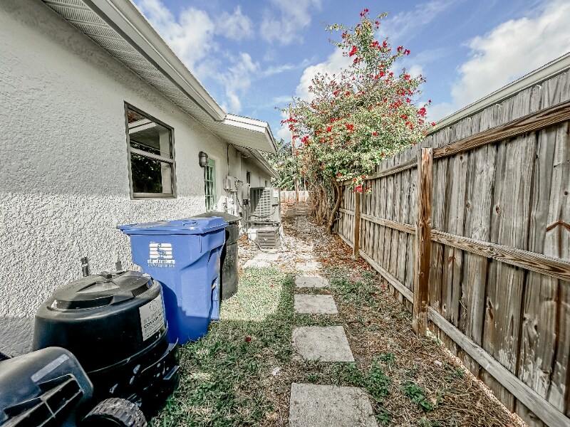 Building Photo - 1847 Shore Acres Blvd NE