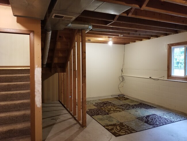 Building Photo - 220 Leighton Dr