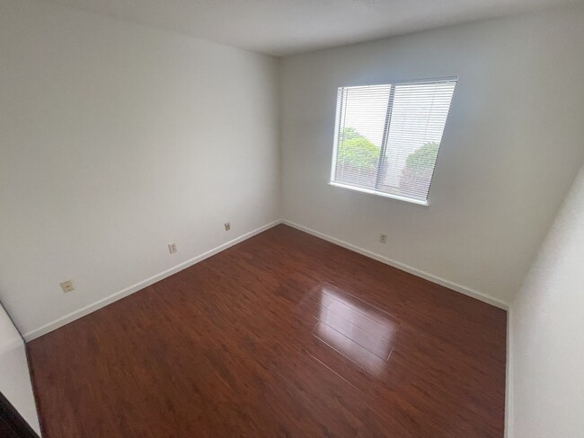 Building Photo - $3,490 - GORGEOUS THREE BEDROOM REMODELED ...