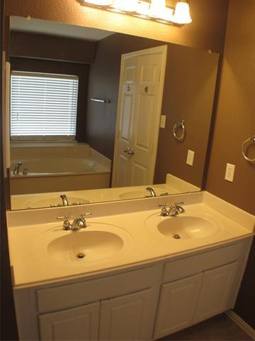 Building Photo - 2020 Webb Dr