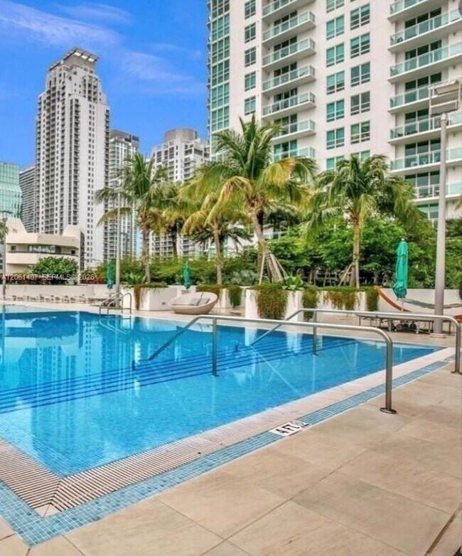 Building Photo - 950 Brickell Bay Dr