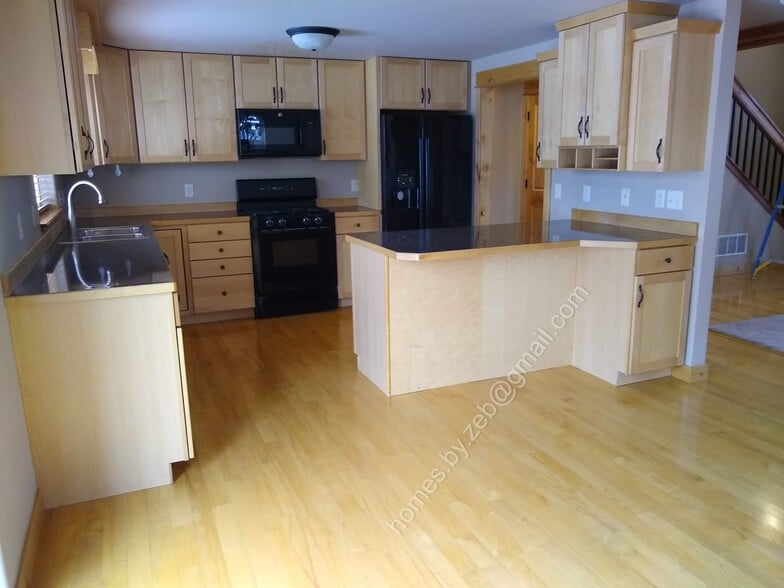 Building Photo - 983 New Holland Dr