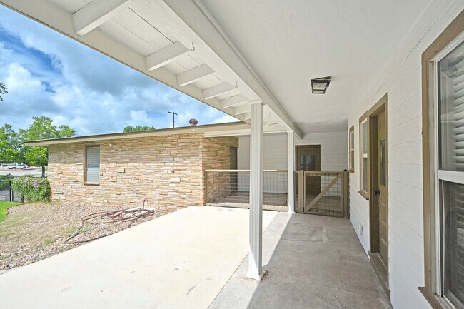 Building Photo - 671 W Merriweather St