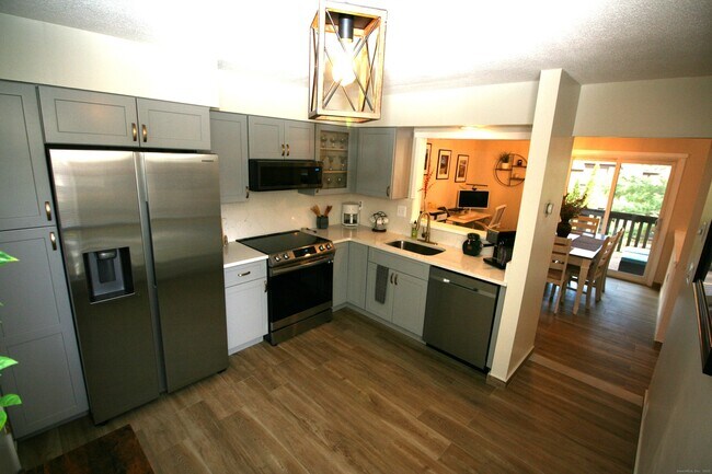 Building Photo - 7 Twin Oak Ct