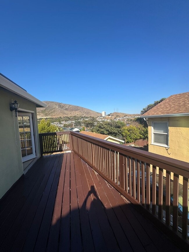 Building Photo - Spacious 3BR/2BA home in South San Francisco
