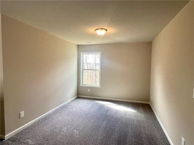 Building Photo - 110 Auburn Xing Wy