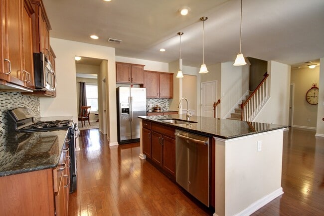 Building Photo - Stunning 4 bedroom in Park West - Mt. Pleasant