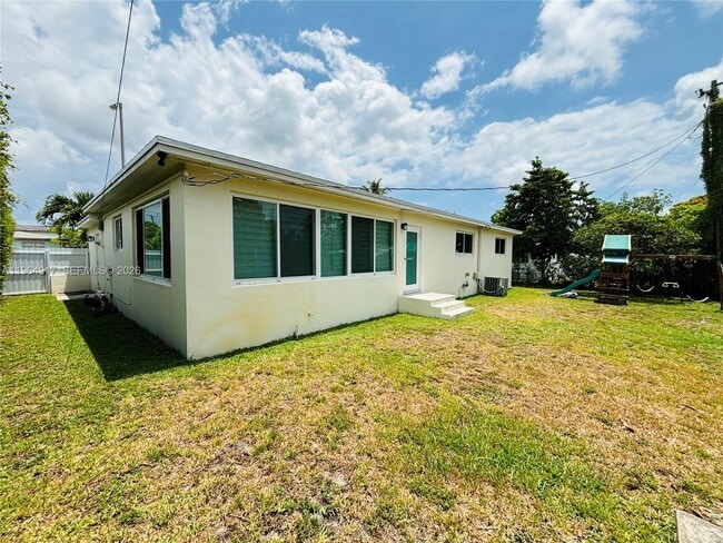 Building Photo - 30 NE 125th St