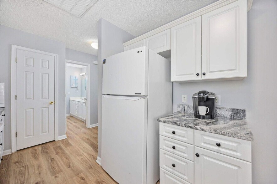 Building Photo - 111B S Yaupon Dr