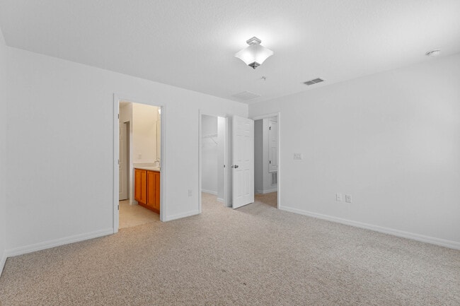 Building Photo - 7948 Edgewood Forest Dr
