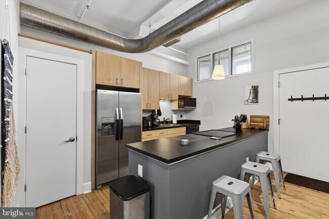 Building Photo - 200 Lincoln Ave