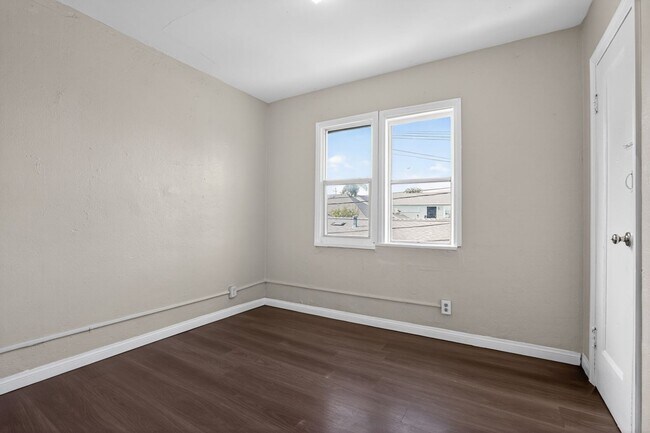 Building Photo - Charming 3BR Duplex in Los Angeles