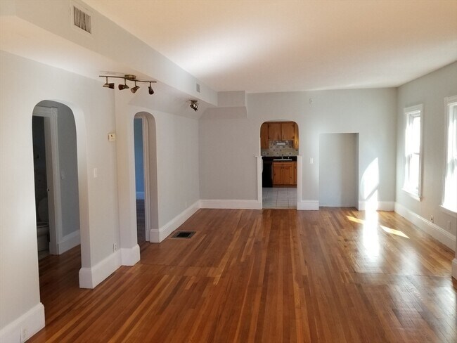 Building Photo - 341 Summer St