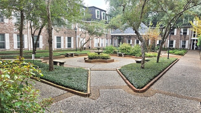 Building Photo - 357 N Post Oak Ln