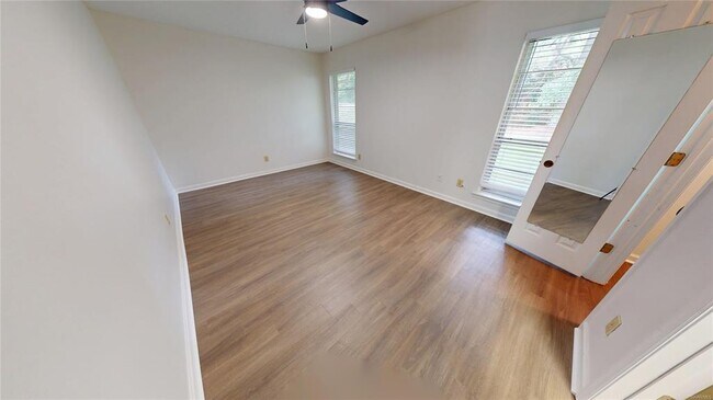 Building Photo - 1212 Hillman St