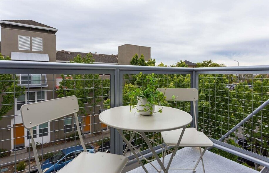 Balcony - 1411 Nevin Plz