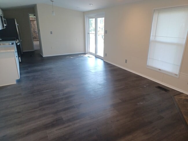 Building Photo - 1 James St