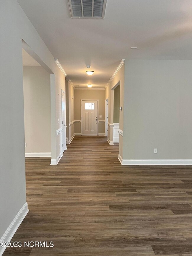 Building Photo - 412 Palisades Dr