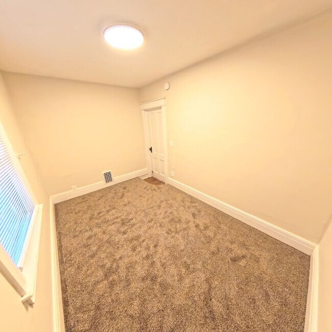 Building Photo - 308-310-310 Crosman Terrace