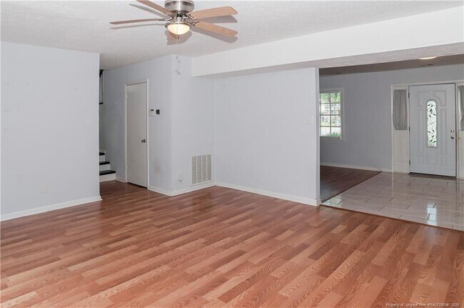 Building Photo - 1302 Kienast Dr