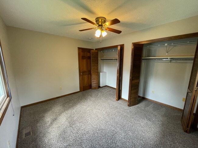 Building Photo - 140 Seneca Ln