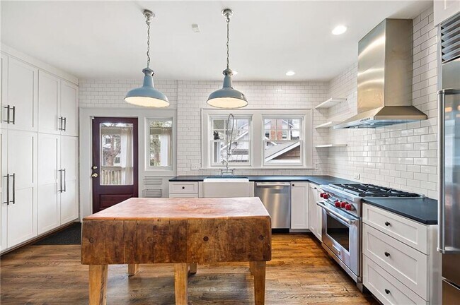 Building Photo - 193 Feld Ave