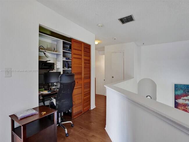 Building Photo - 8662 Bridle Path Ct