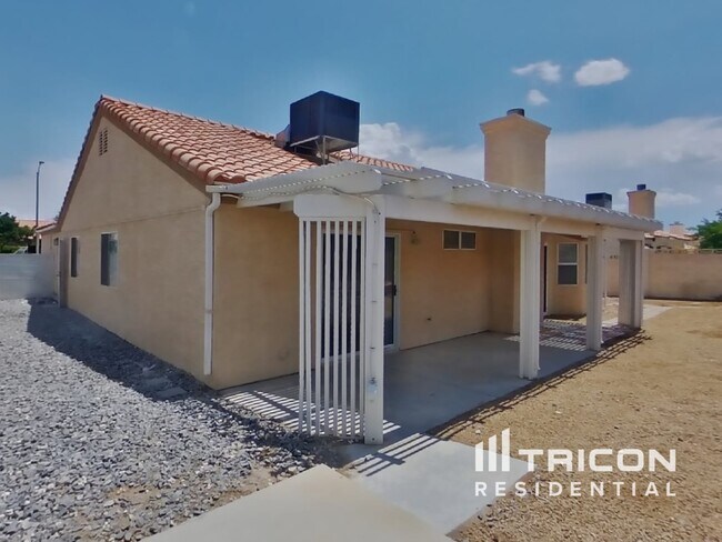 Building Photo - 5033 Golfridge Dr