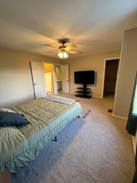 Building Photo - 5494 S Picadilly St