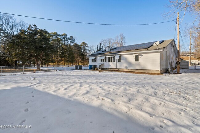 Building Photo - 261 Oak Ave