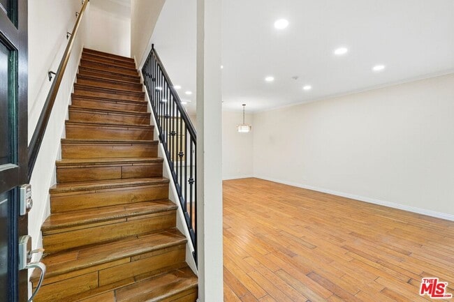 Building Photo - 2406 Aviation Blvd