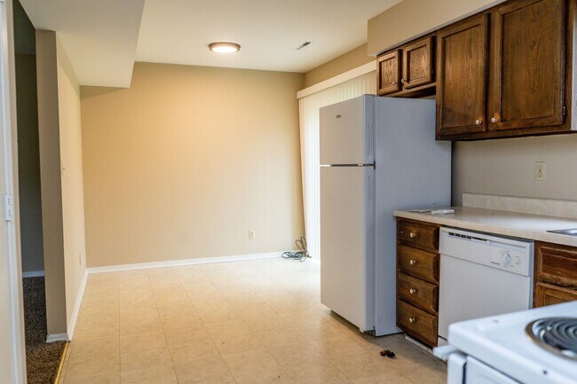 Building Photo - 4501-4503 Millbrook Dr.