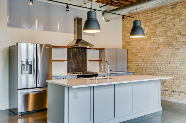 Building Photo - Smyth Lofts | Luxury Lofts in the North Loop