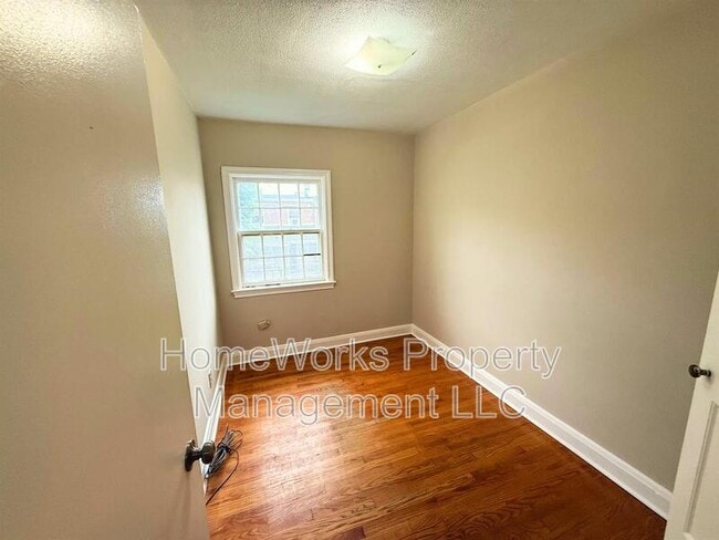 Building Photo - 347 Martingale Ave