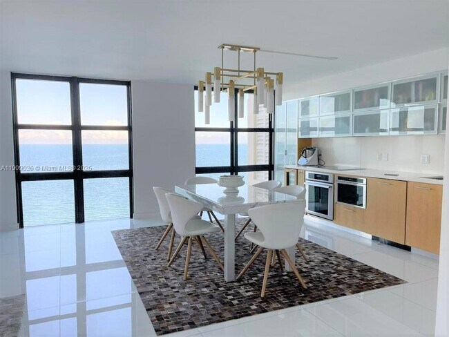 Building Photo - 1111 Crandon Blvd