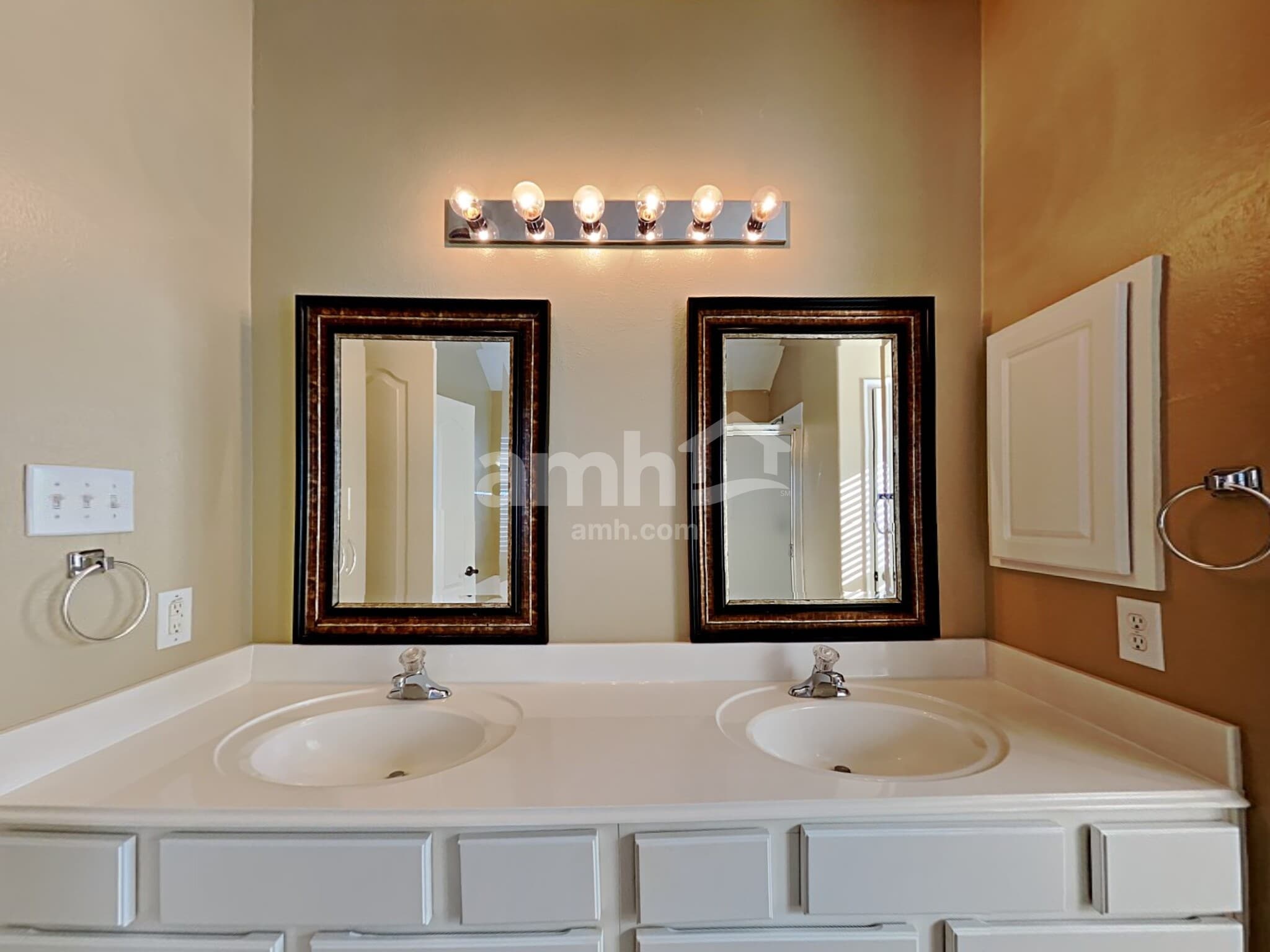 Building Photo - 12403 Fort Dupont Ln