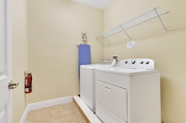 Building Photo - 551 Lasso Dr