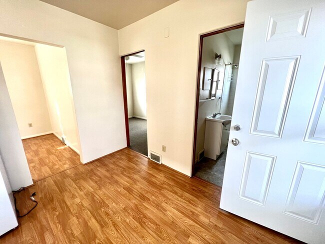 Building Photo - 1613 Fourth Avenue (Full Service)