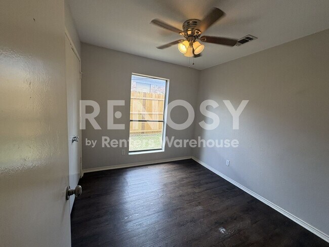 Building Photo - 10258 Maverick Dr