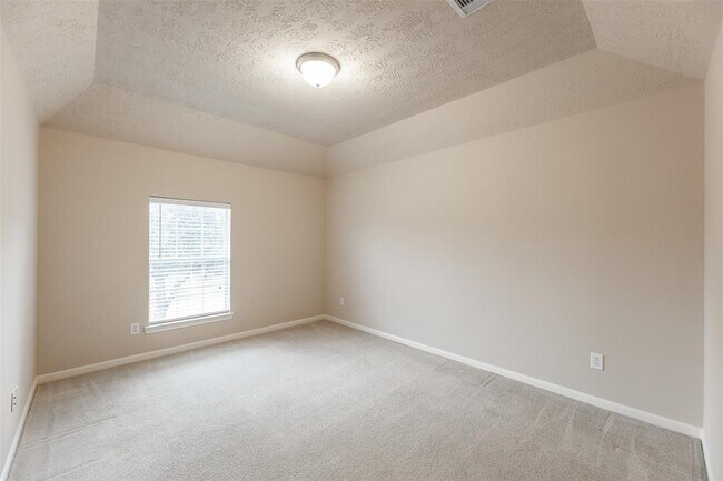 Building Photo - 28506 Woodlark Dr