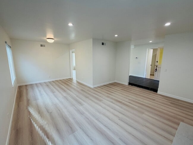 Building Photo - Stylish Single-Story Living in Coveted South Coast Metro