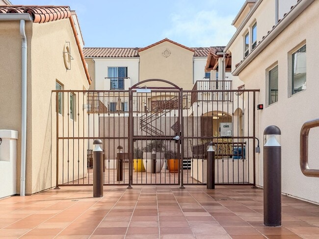 Primary Photo - 44 Coronado St