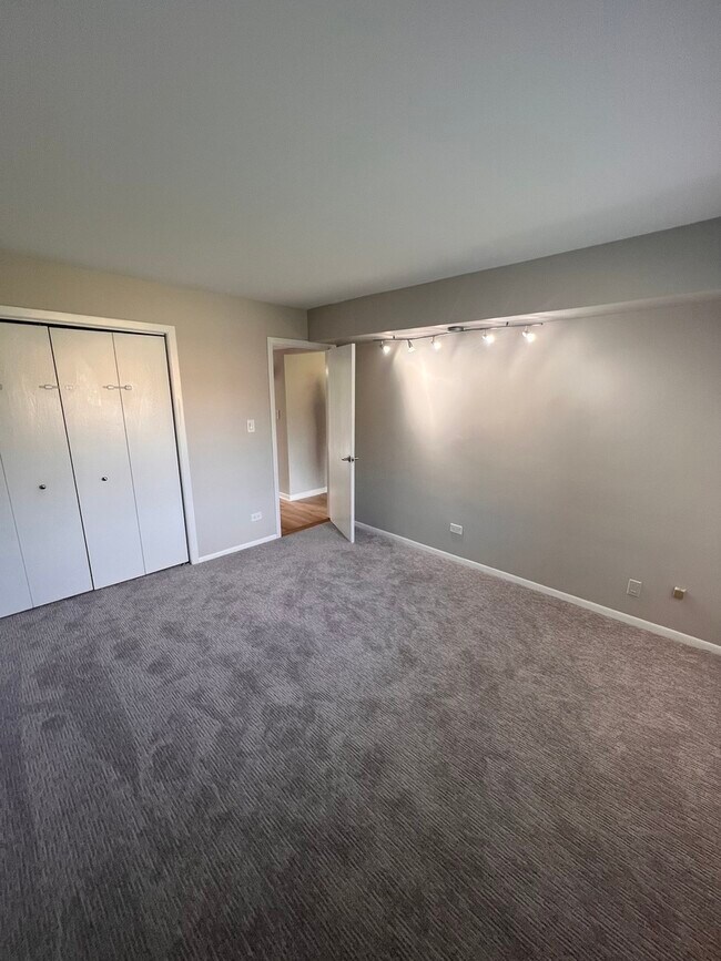 Building Photo - 9375 Hamilton Ct