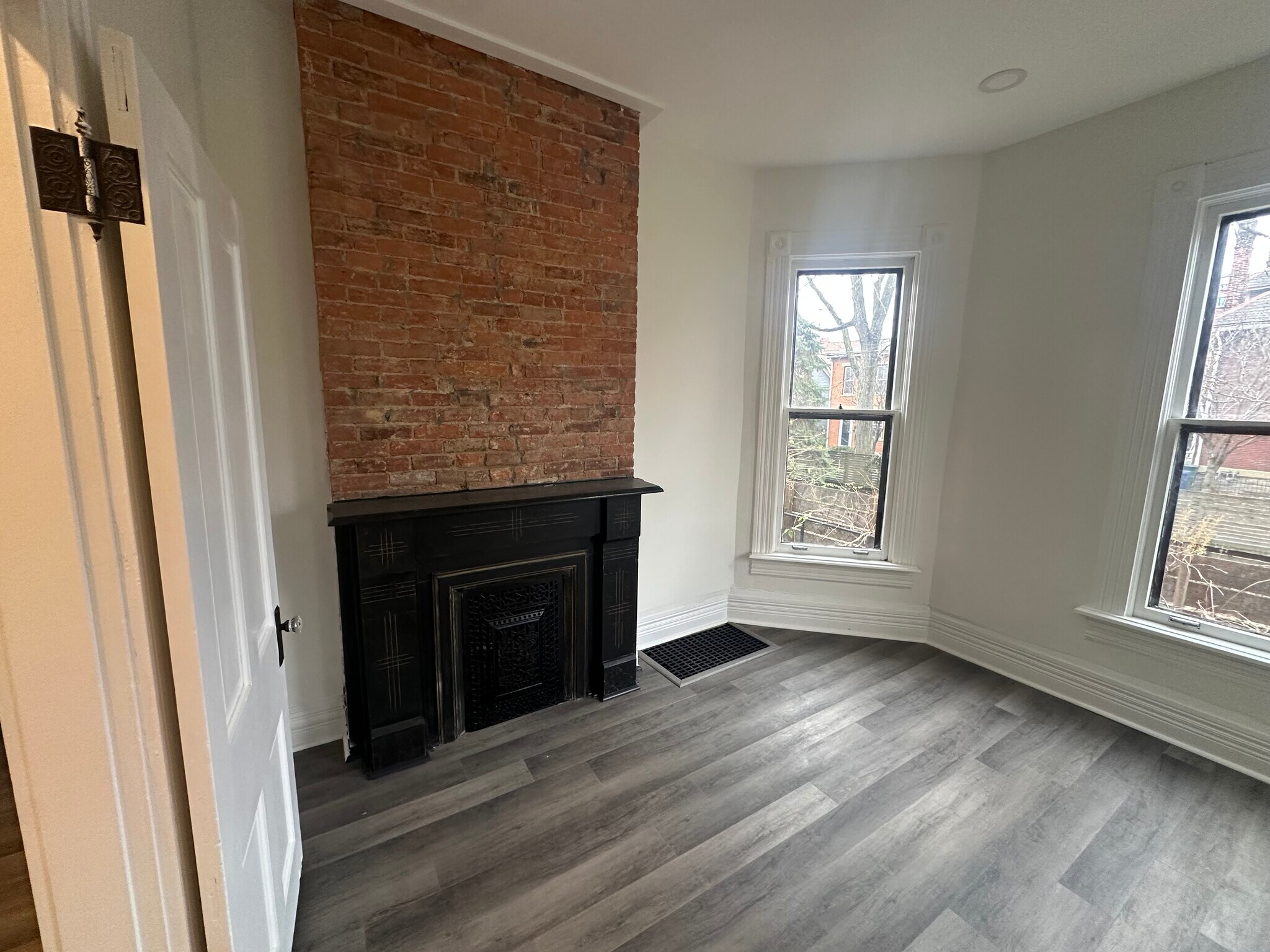 Building Photo - 81 Warren St