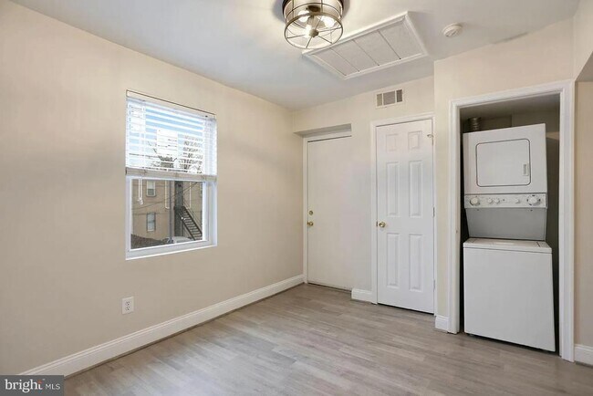 Building Photo - 1712 West Virginia Ave NE