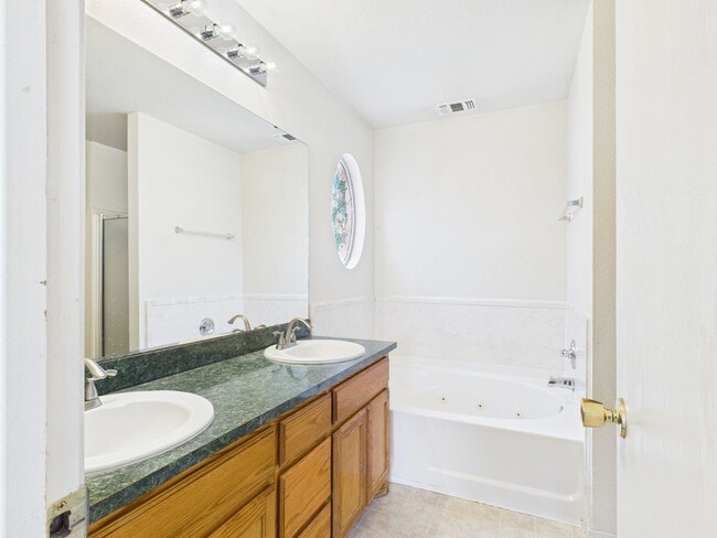 Building Photo - 1111 Pikes Peak Dr