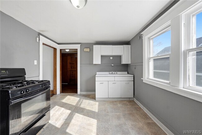 Building Photo - 220 Dartmouth Ave