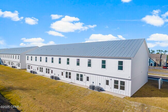Building Photo - 7007 Patronis Dr