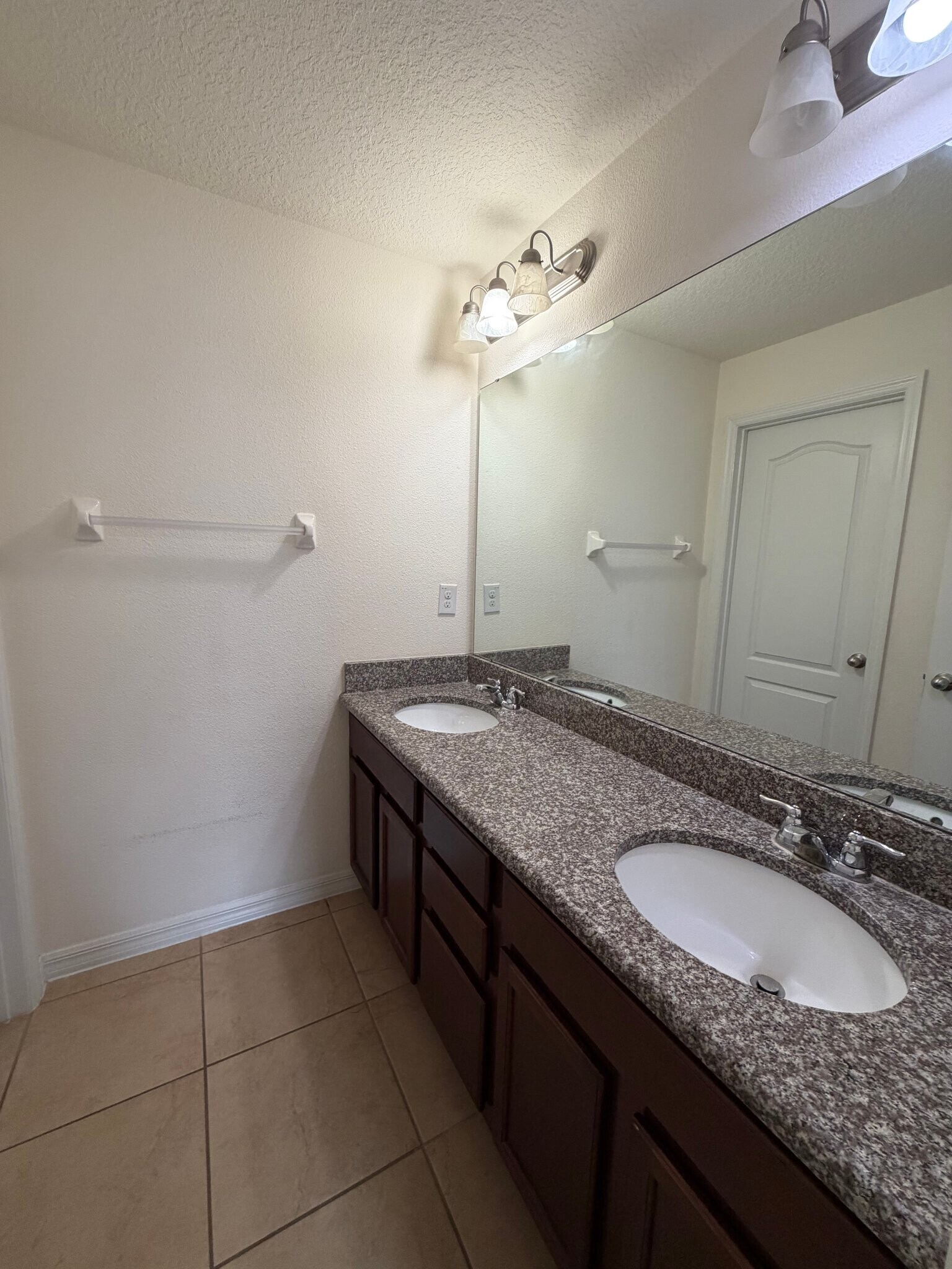 Building Photo - 475 Merry Brook Cir