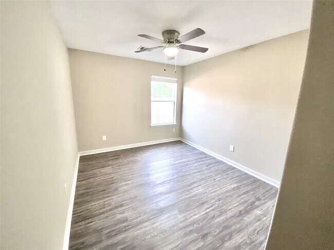 Building Photo - 28922 San Bernard River Loop